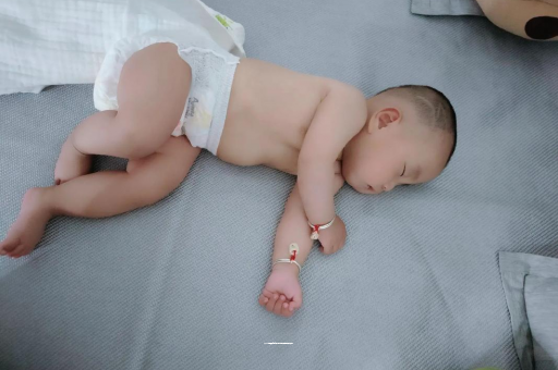阳泉三个月宝宝抬头不稳